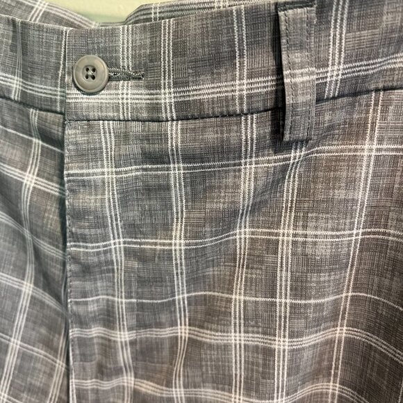 PGA Tour Mens Gray Plaid flat front Golf shorts, Size 36 - Picture 3 of 10